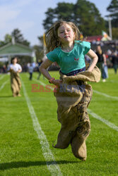 Król Karol III z małżonką na Highlands Games w Braemar