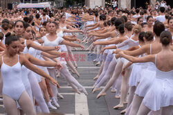 Tradycyjny taniec z Roberto Bolle w Mediolanie