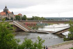 Zawaliła się część mostu w centrum Drezna