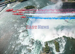 Red Arrows nad wodospadem Niagara