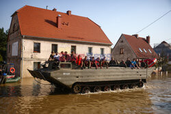 Ewakuacja mieszkańców Lewina Brzeskiego