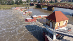 Wrocław szykuje się na przyjęcie fali powodziowej