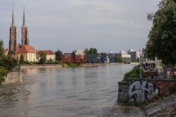 Wrocław szykuje się na przyjęcie fali powodziowej