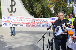 Briefing policyjnej Solidarności przed Sejmem