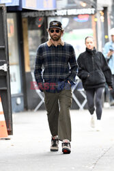 Bradley Cooper na porannym spacerze