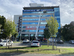 Zmiana logo na budynku d. Collegium Humanum