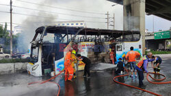 Pożar autobusu z uczniami i nauczycielami w Bangkoku