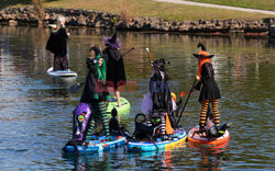 Halloweenowy spływ na Spring Lake w New Jersey