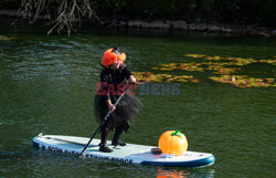 Halloweenowy spływ na Spring Lake w New Jersey