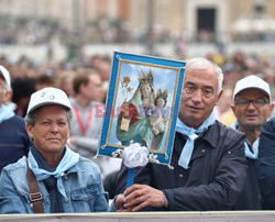 Papież Franciszek podczas audiencji generalnej na placu św. Piotra