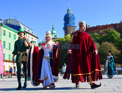 Happening w ramach obchodów 640. rocznicy koronacji królowej Jadwigi