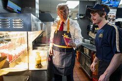 Donald Trump pracuje w McDonaldzie