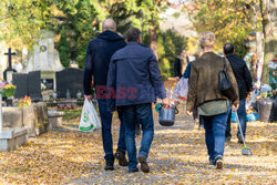 Cmentarze przed dniem Wszystkich Świętych