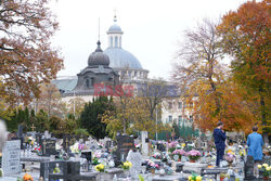 Cmentarze przed dniem Wszystkich Świętych