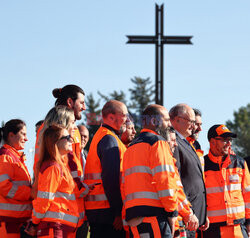 Papież Franciszek przewodniczy mszy za wszystkich wiernych zmarłych