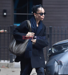 Zoe Kravitz na czarno