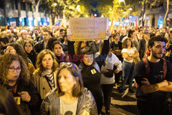 Protesty po powodzi przed siedzibą Partii Ludowej w Barcelonie