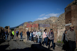 Ograniczenia dla turystów odwiedzających Pompeje