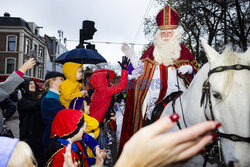 Sinterklaas na ulicach Amsterdamu