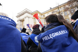 Protest pielęgniarek i położnych przed KPRM