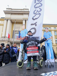 Protest pielęgniarek i położnych przed KPRM