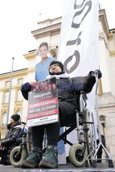 Protest pielęgniarek i położnych przed KPRM