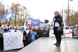 Protest pielęgniarek i położnych przed KPRM