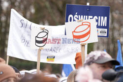 Protest pielęgniarek i położnych przed KPRM