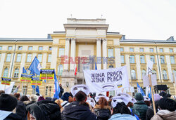 Protest pielęgniarek i położnych przed KPRM