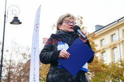 Protest pielęgniarek i położnych przed KPRM