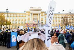 Protest pielęgniarek i położnych przed KPRM