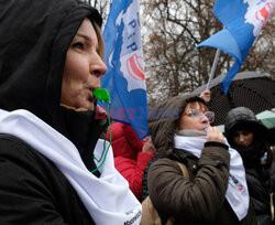 Protest pielęgniarek i położnych przed KPRM