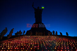 1000 świec na 1000 dzień wojny w Ukrainie - uroczystość w Kijowie