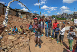 Życie dzieci w slumsach Nairobi