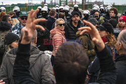 Protesty przeciwko zburzeniu mostu w Belgradzie