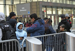 Kolejki przed urzędem imigracyjnym na Manhattanie