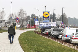 Protesty przed Lidlami ws. Gietrzwałdu