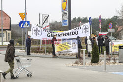 Protesty przed Lidlami ws. Gietrzwałdu