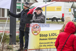 Protesty przed Lidlami ws. Gietrzwałdu