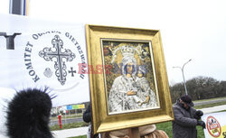 Protesty przed Lidlami ws. Gietrzwałdu