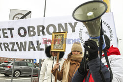 Protesty przed Lidlami ws. Gietrzwałdu