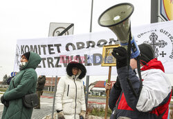 Protesty przed Lidlami ws. Gietrzwałdu