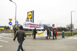 Protesty przed Lidlami ws. Gietrzwałdu