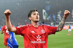 Dawid Kownacki z golem w meczu z Schalke 04