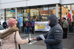 Protesty przed Lidlami ws. Gietrzwałdu