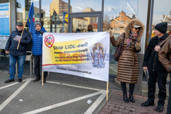 Protesty przed Lidlami ws. Gietrzwałdu