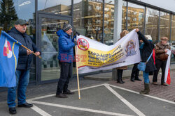 Protesty przed Lidlami ws. Gietrzwałdu