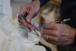 Repliki marmurowych rzeźb z fabryki Duomo w Mediolanie - AFP