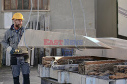 Repliki marmurowych rzeźb z fabryki Duomo w Mediolanie - AFP