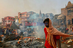 Manikarnika Ghat, miejsce kremacji zwłok na brzegu Gangesu